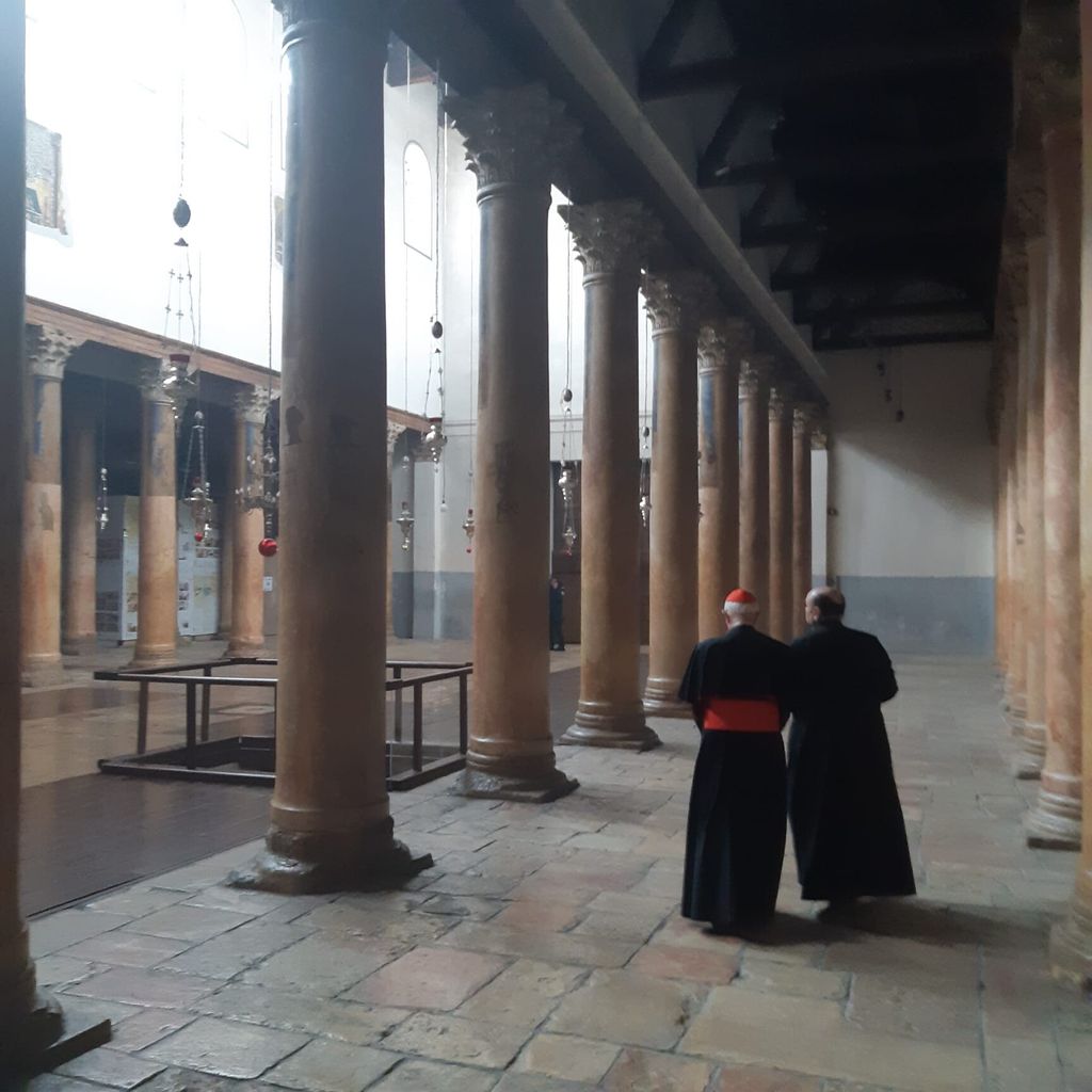Il Cardinale Filoni e Padre Romanelli, parroco di Gaza, Basilica della nativit&agrave;, Betlemme 2024