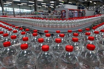 Bottiglie d'acqua di plastica