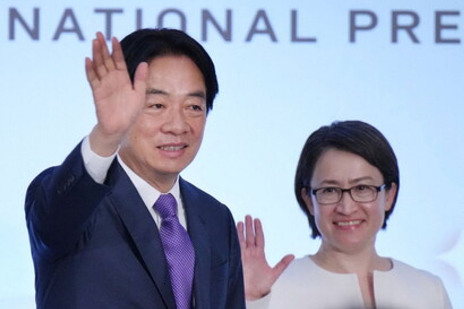 Lai Ching-te e la candidata alla vice presidenza di Taiwan Hsiao Bi-khim