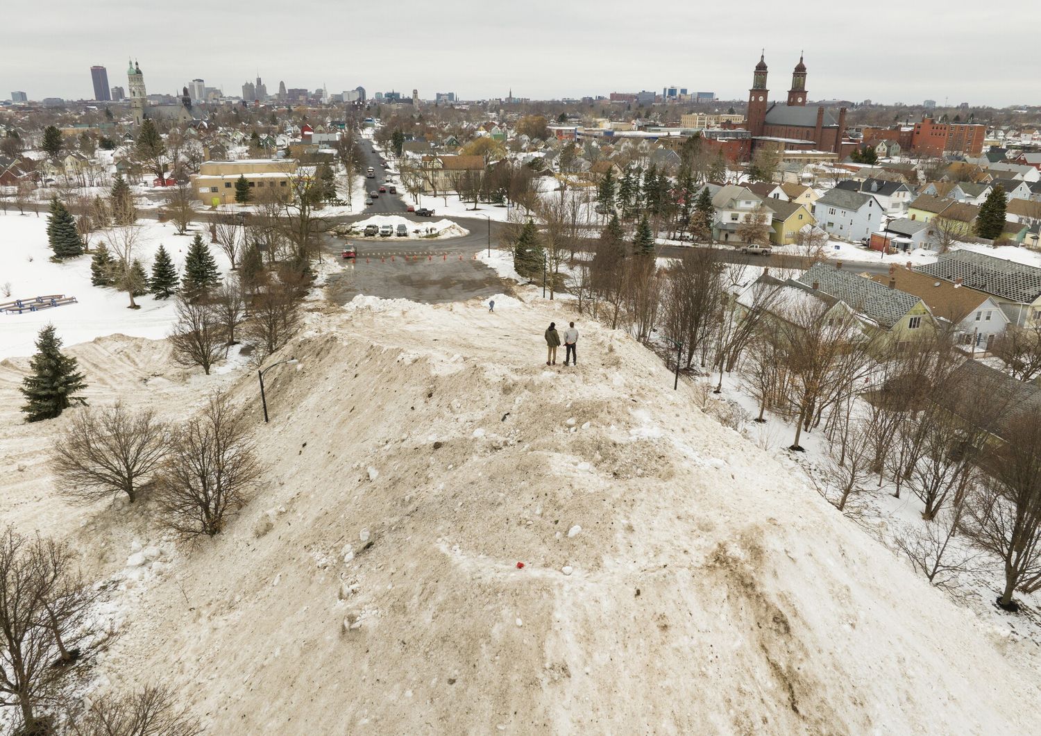 Un gigantesco accumulo di neve a Buffalo, New York&nbsp;