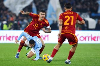 Gianluca Mancini, con la fascia di capitano, nel derby dello scorso novembre