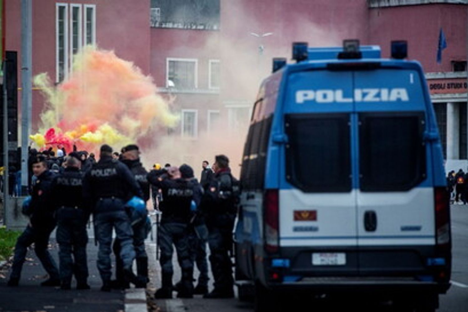 Scontri al derby Lazio - Roma
