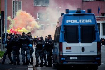 Scontri al derby Lazio - Roma