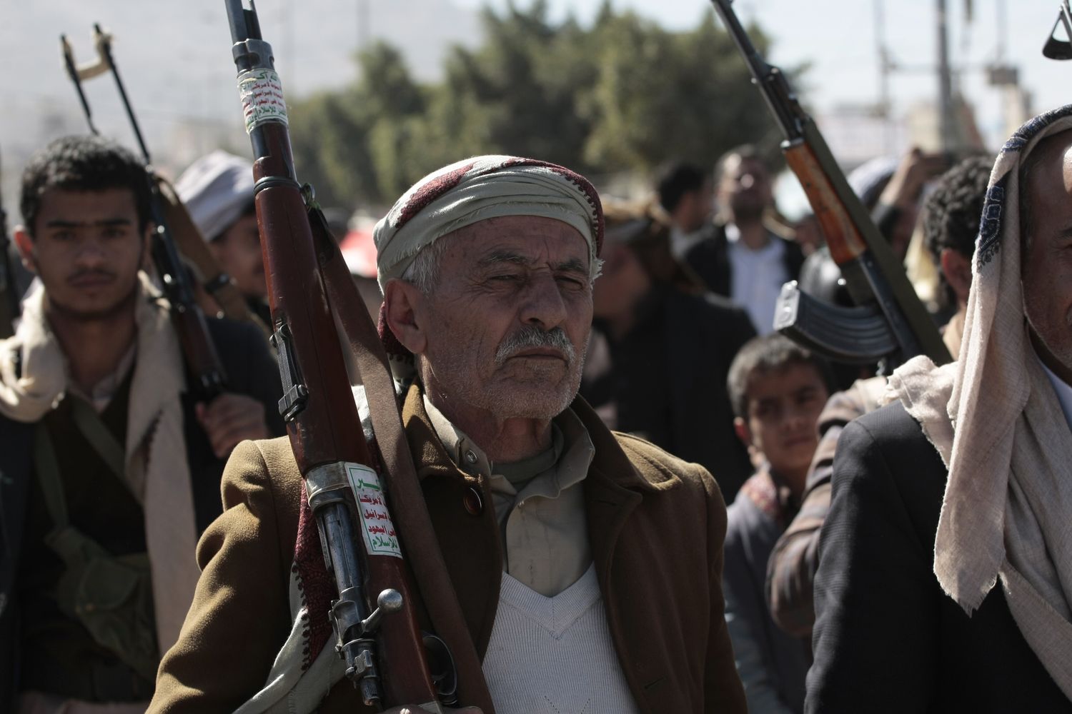 Soldati Houthi durante la cerimonia al termine del loro addestramento&nbsp;