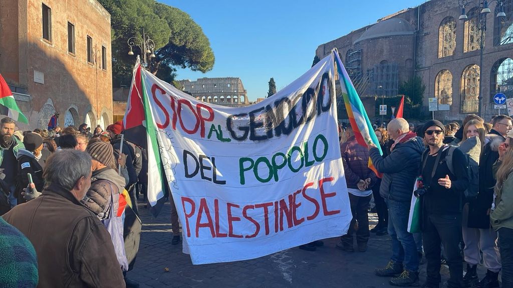In migliaia a Roma per la Palestina, "Israele fermi il genocidio a Gaza"