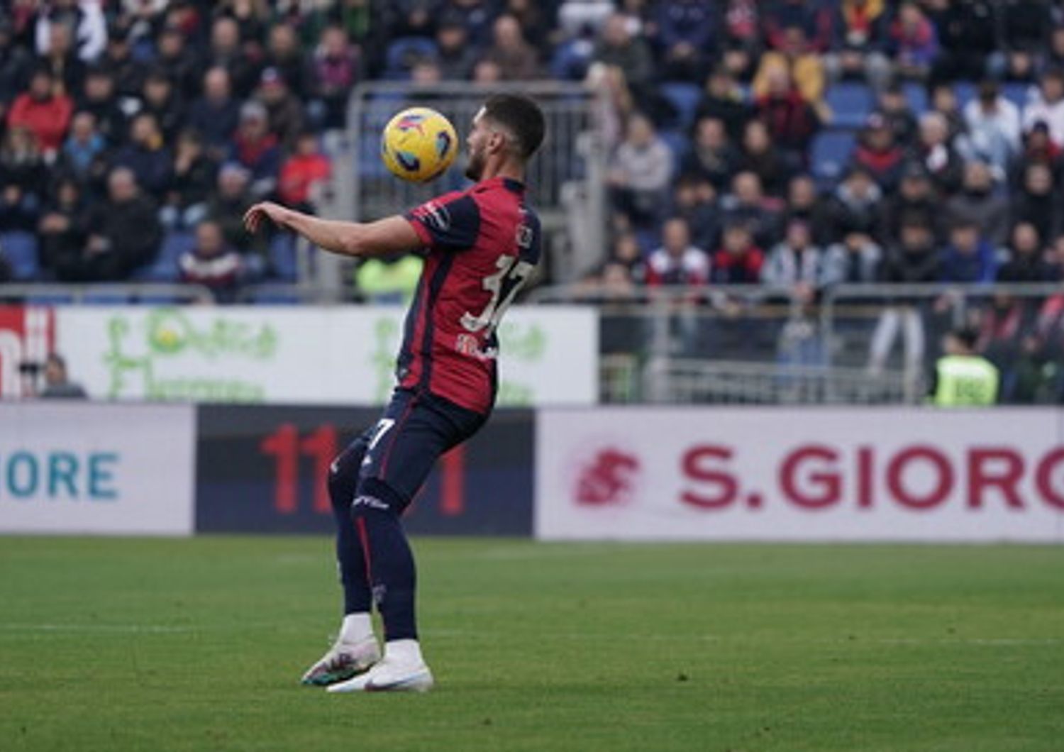 Azzi, difensore del Cagliari