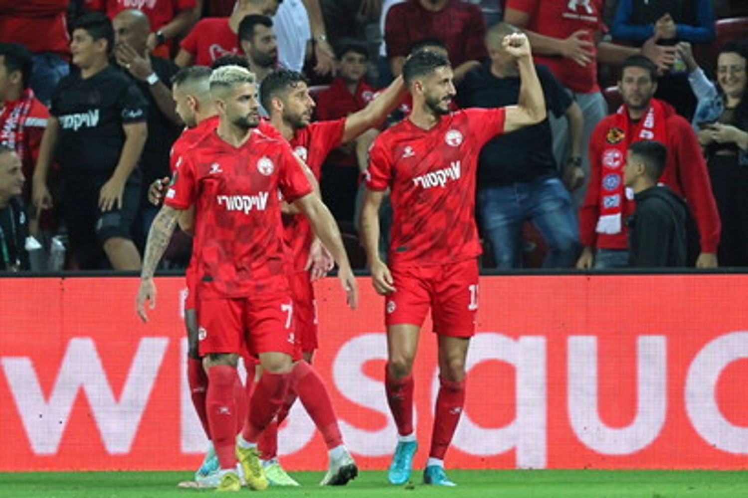 Jehezkel, il 3 novembre del 2022, quando con la maglia dell'Hapoel Beer-Sheva ha festeggiato un gol contro l'Austria Vienna in Conference League&nbsp;