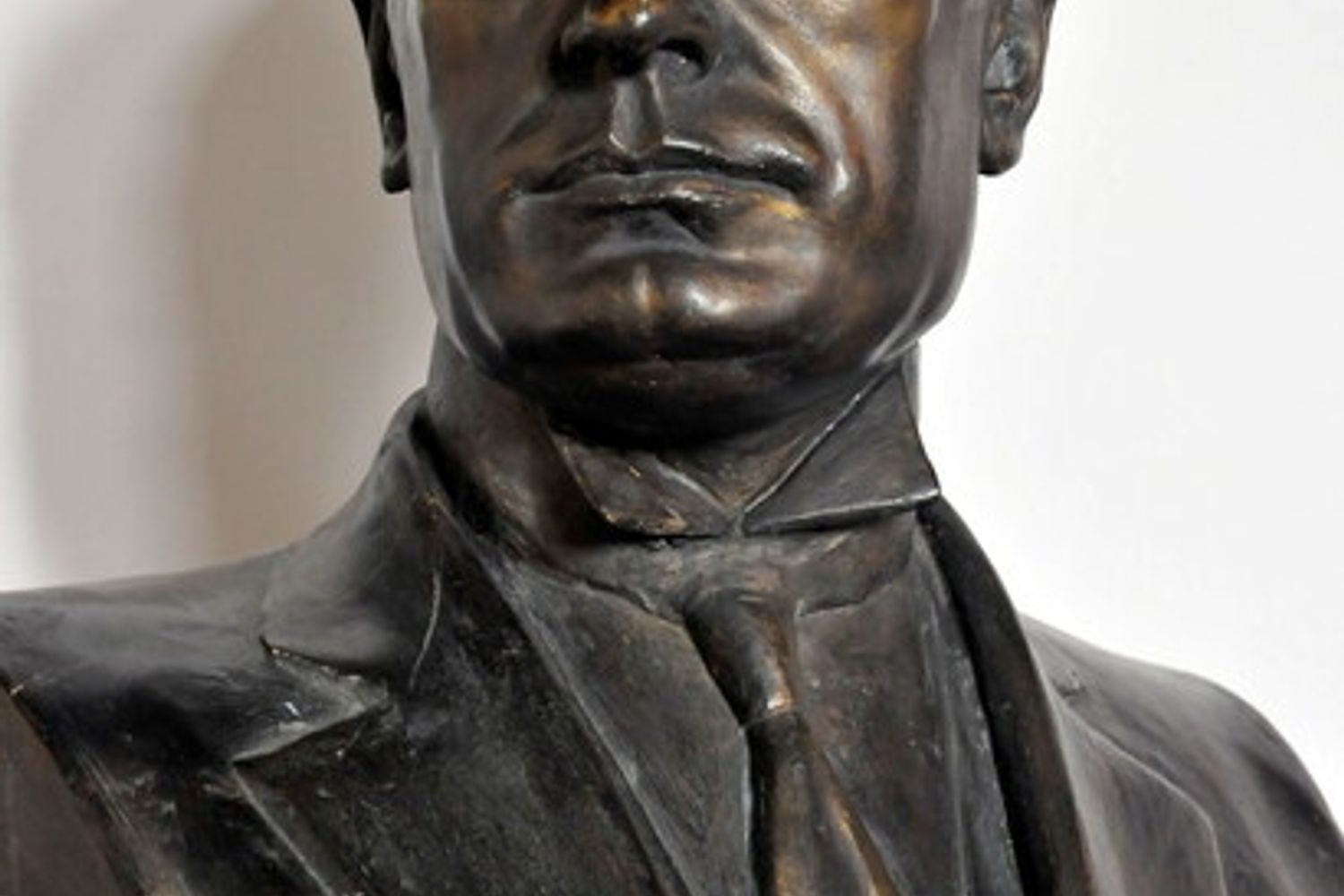 Busto Mussolini