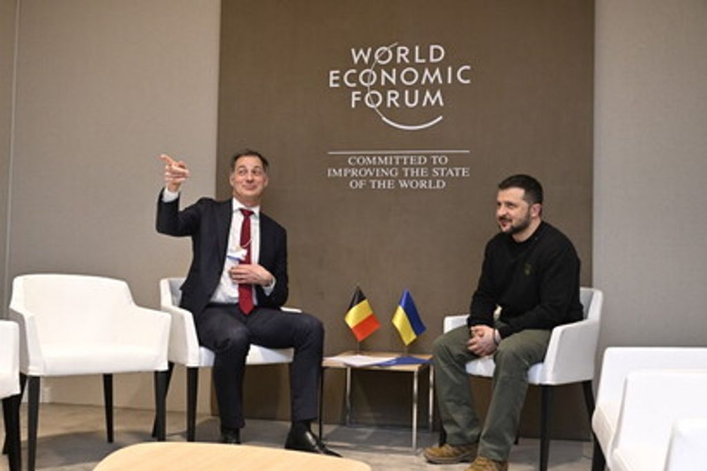 Il premier belga Alexander De Croo con il leader ucraino Zelensky. Davos, gennaio 2024