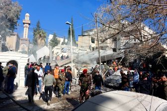 L'edificio di Damasco colpito dal raid israeliano