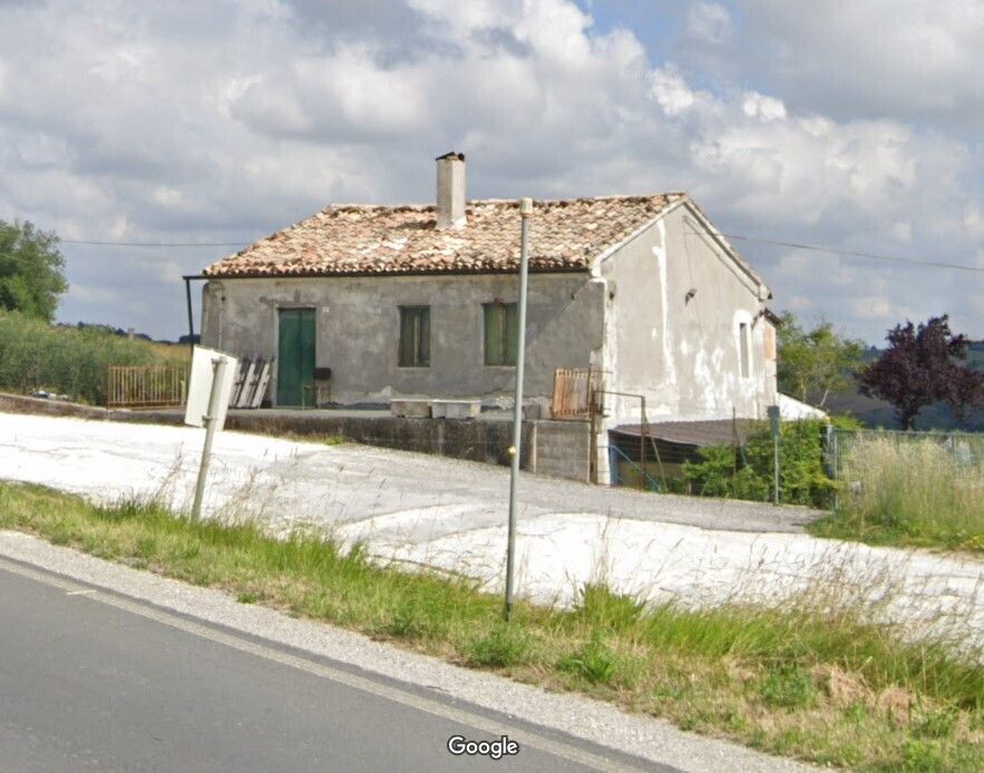 Il casolare dove &egrave; stato ritrovato il corpo di Andreea Rabciuc in Via Montecarottese 26