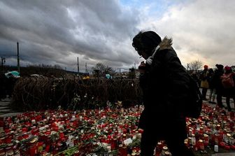 Manifestazione di fronte alla Facolt&agrave; oggetto di una sparatoria a Praga