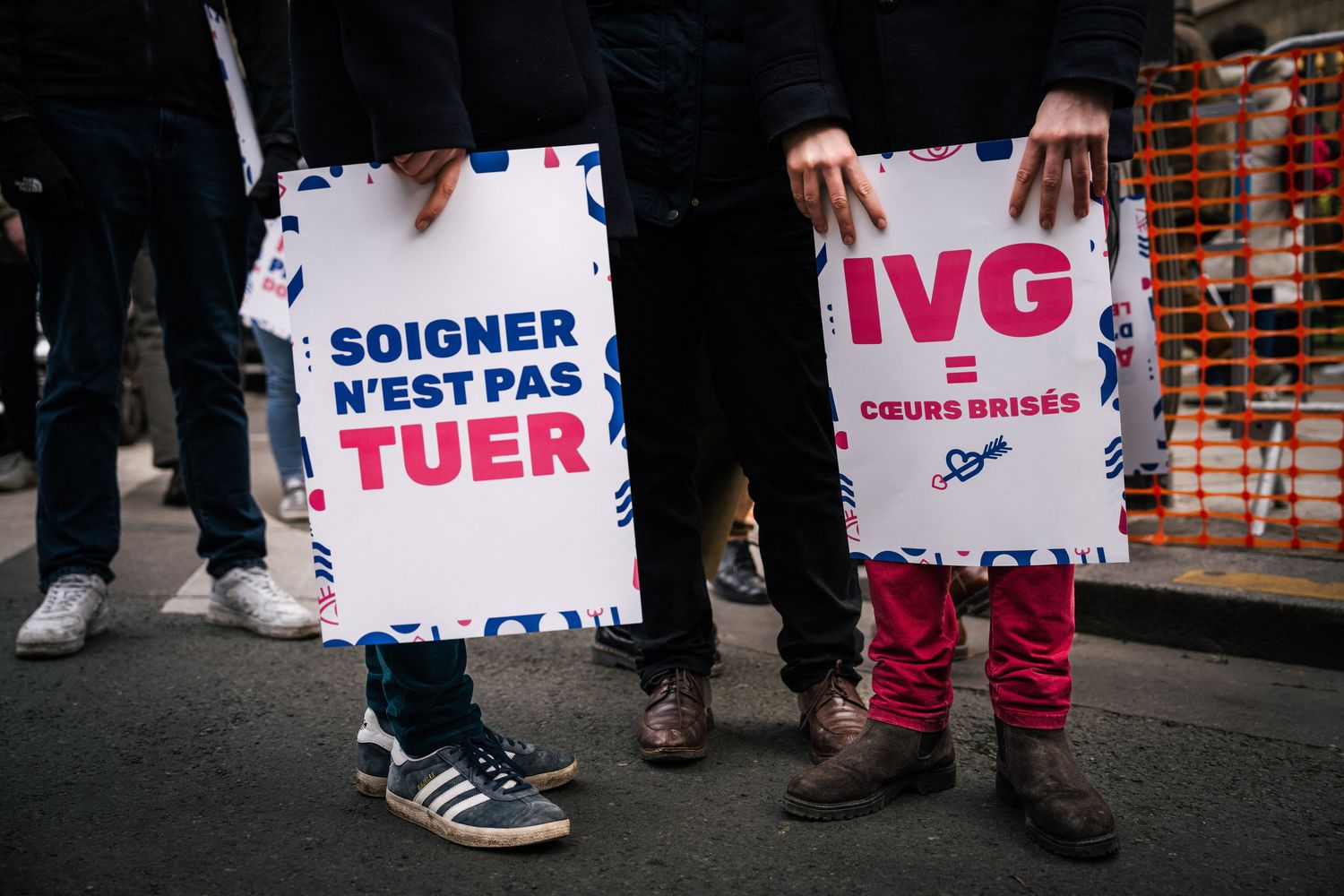 Cartelli contro l'aborto alla Marcia per la Vita di Parigi