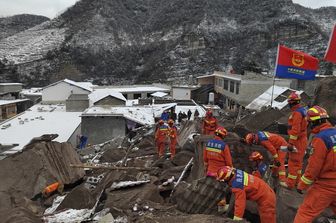 Frana nello Yunnan: soccorritori a lavoro