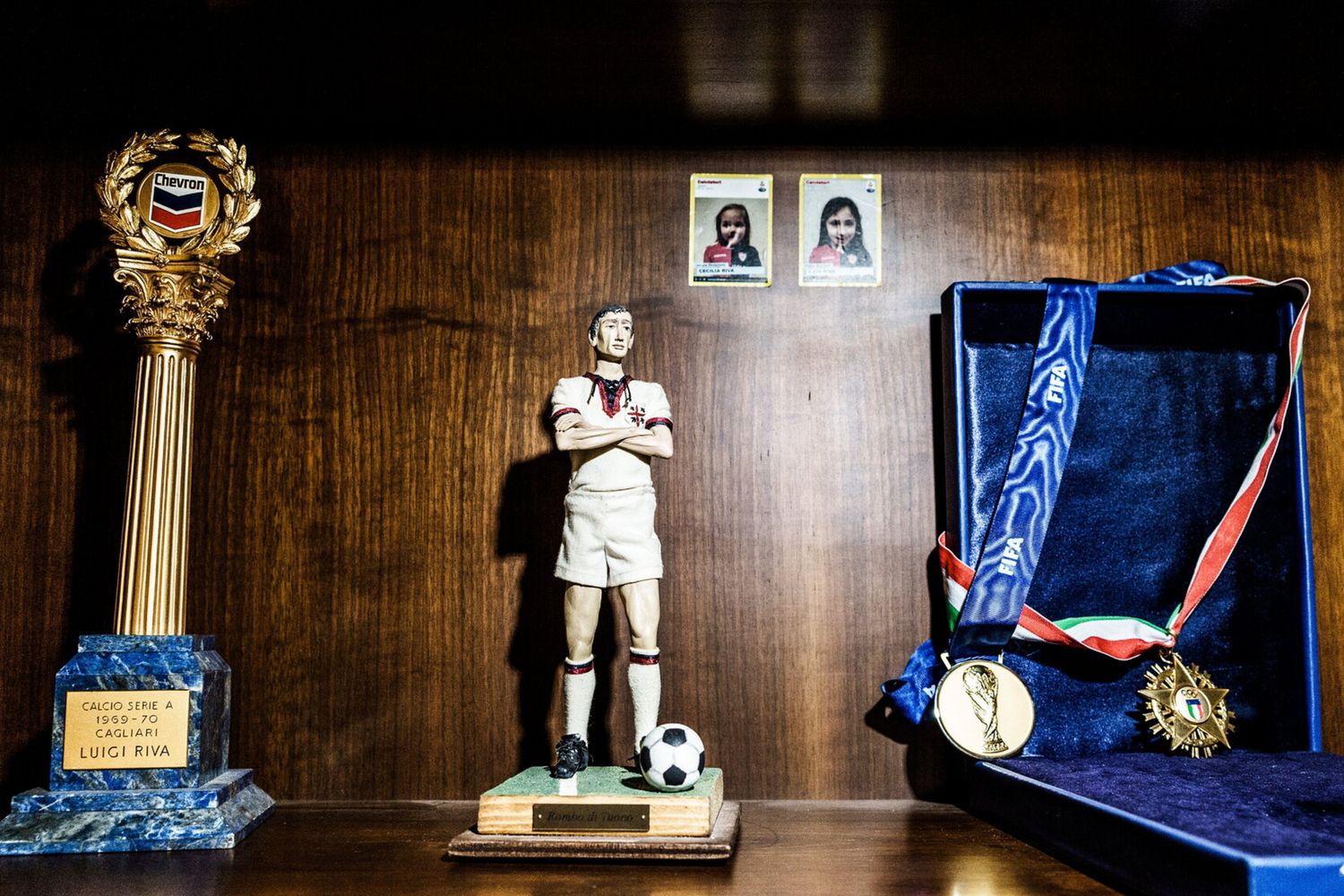 Alcuni ricordi di Gigi Riva, nella sua casa di Cagliari