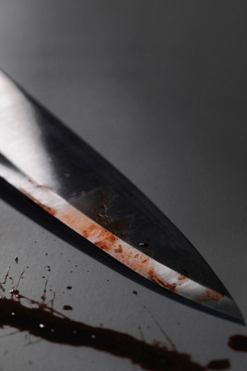 Coltello sporco di sangue