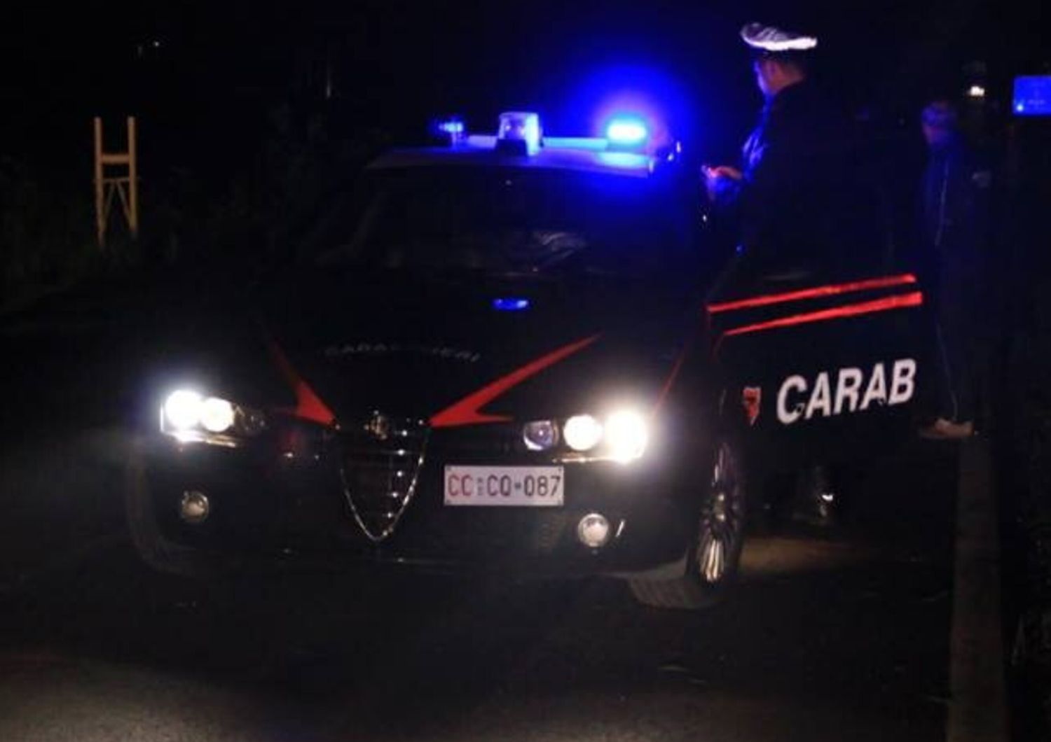 carabinieri auto di notte - fb