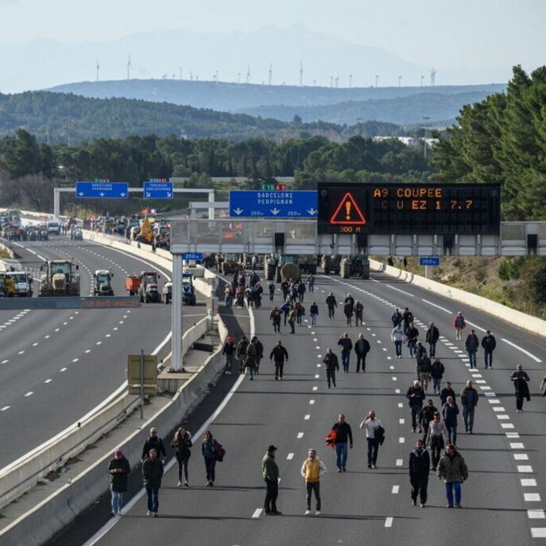 francia autostrade bloccate protesta agricoltori