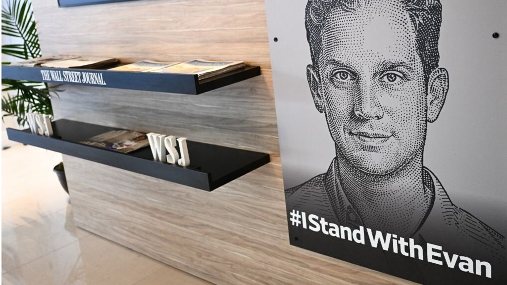 Manifesti per la liberazione  di Evan Gershkovich