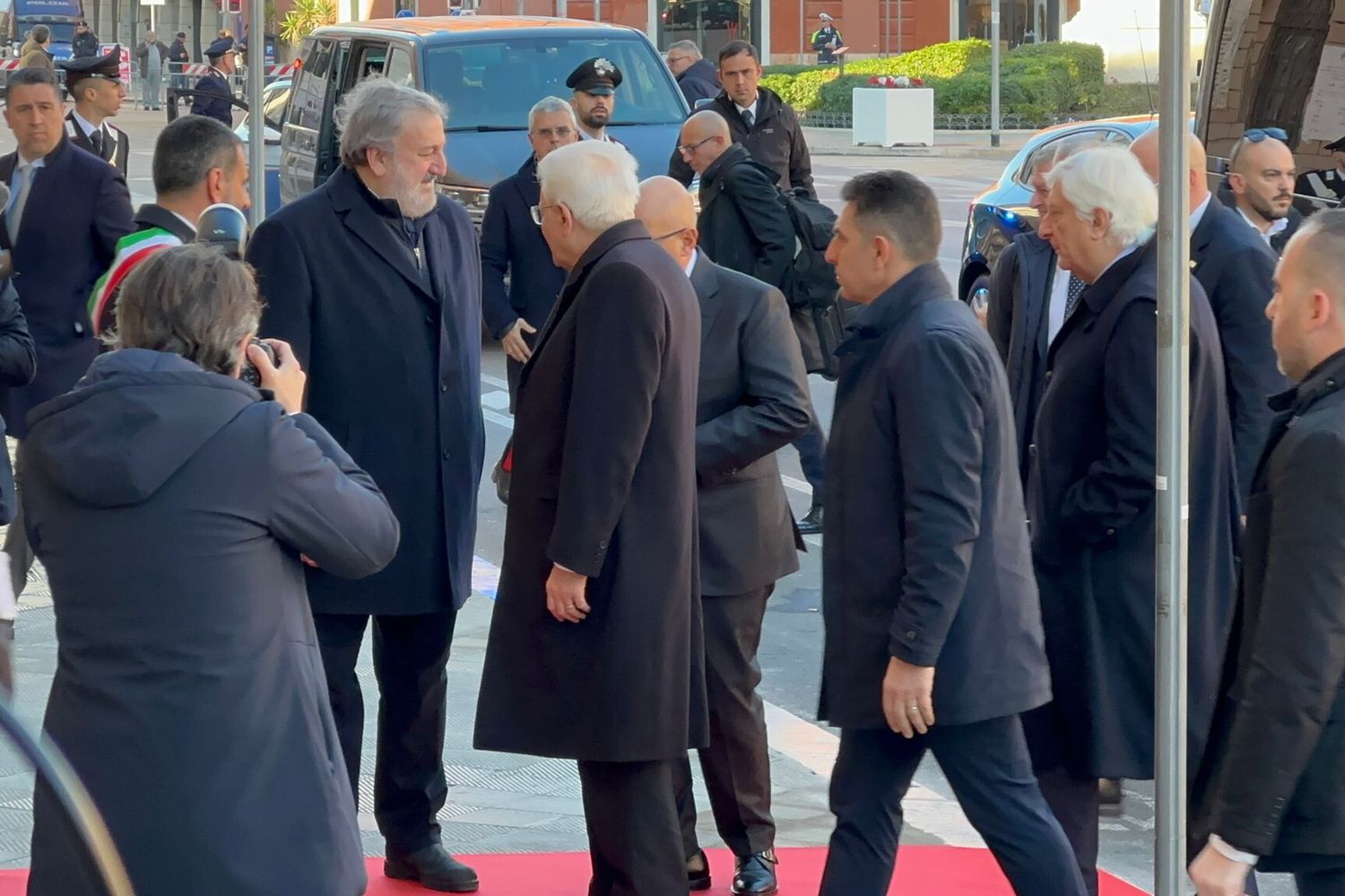 L'arrivo di Mattarella a Bari