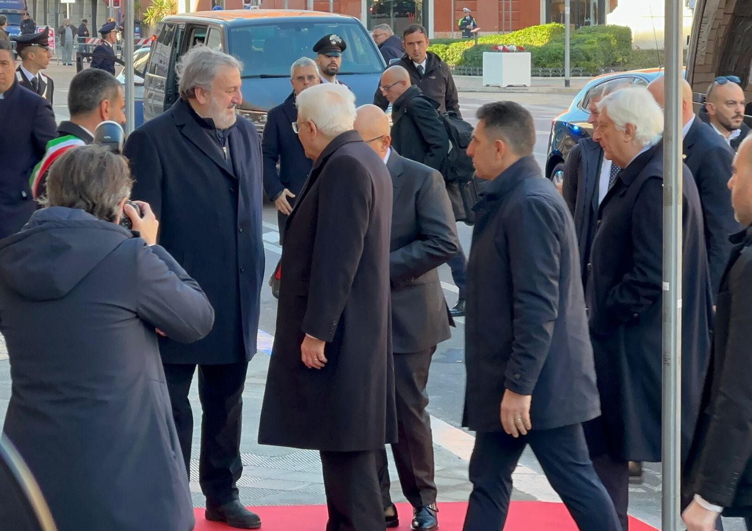 L'arrivo di Mattarella a Bari