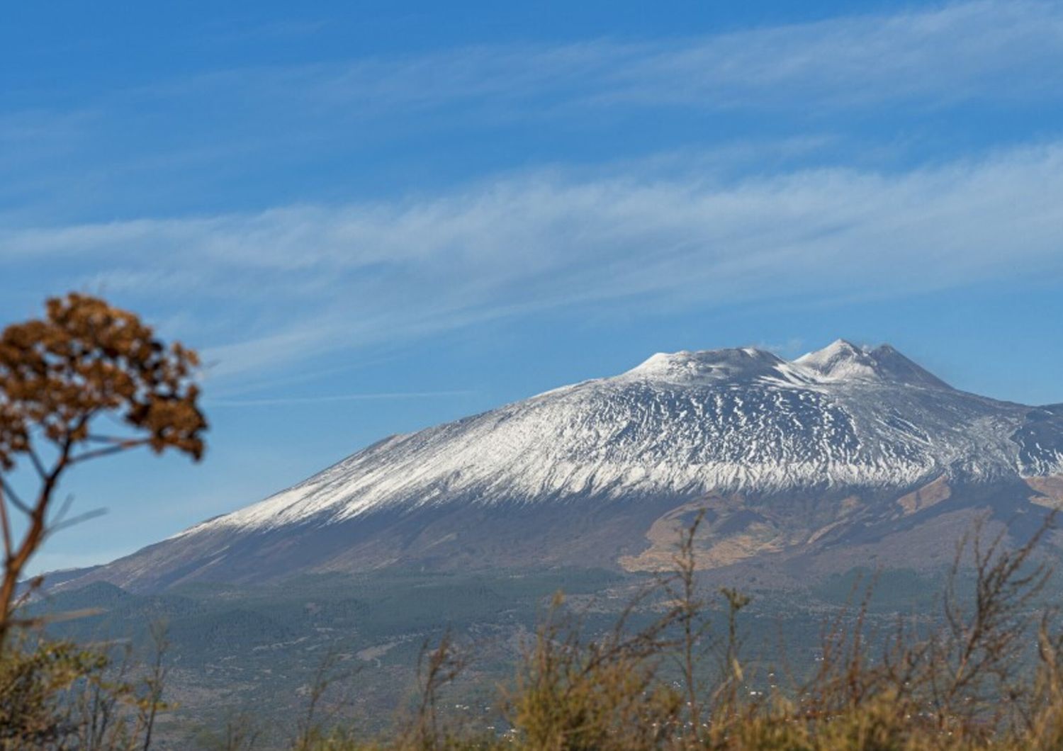 Etna con cielo sereno