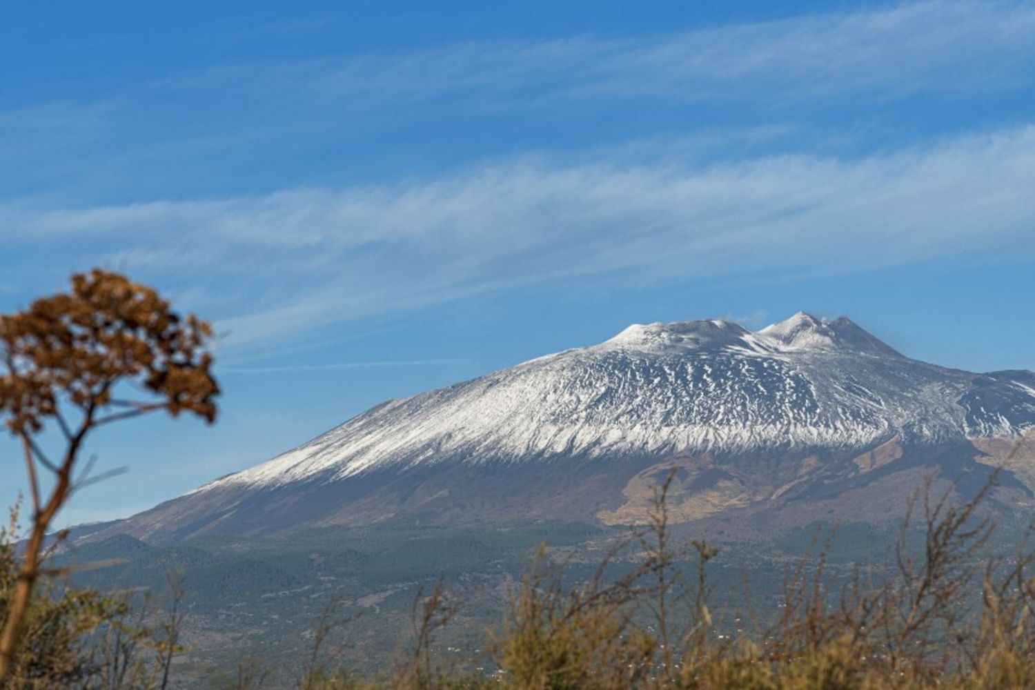 Etna con cielo sereno