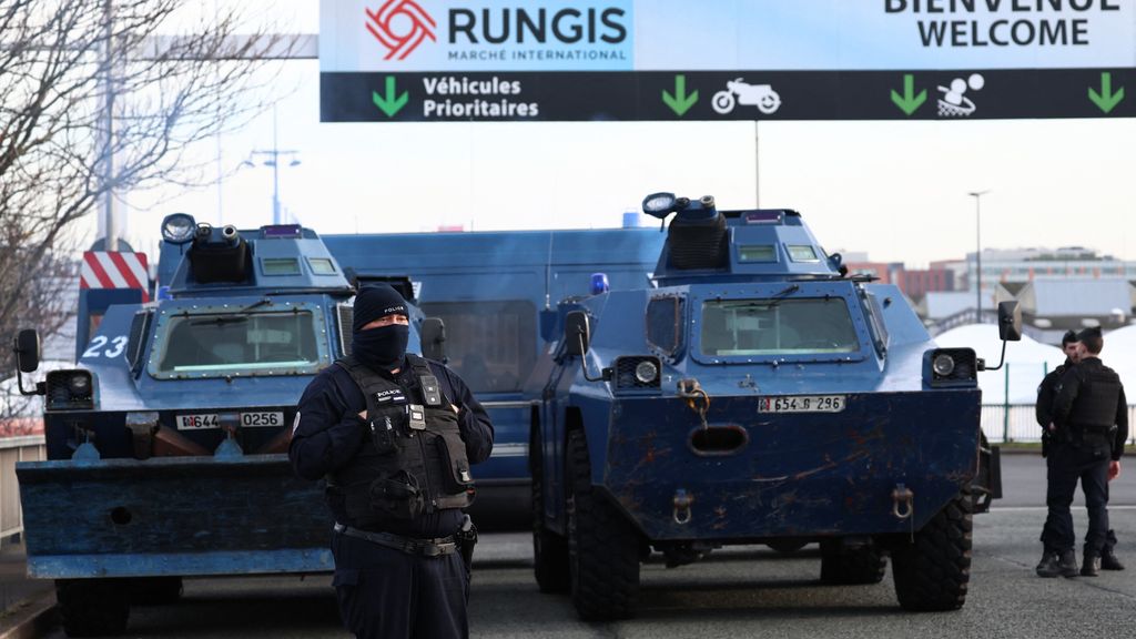 Forze dell'ordine schierate per la protesta degli agricoltori francesi