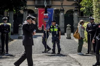 L'ultimo saluto a Silvio Berlusconi nella residenza di Villa San Martino