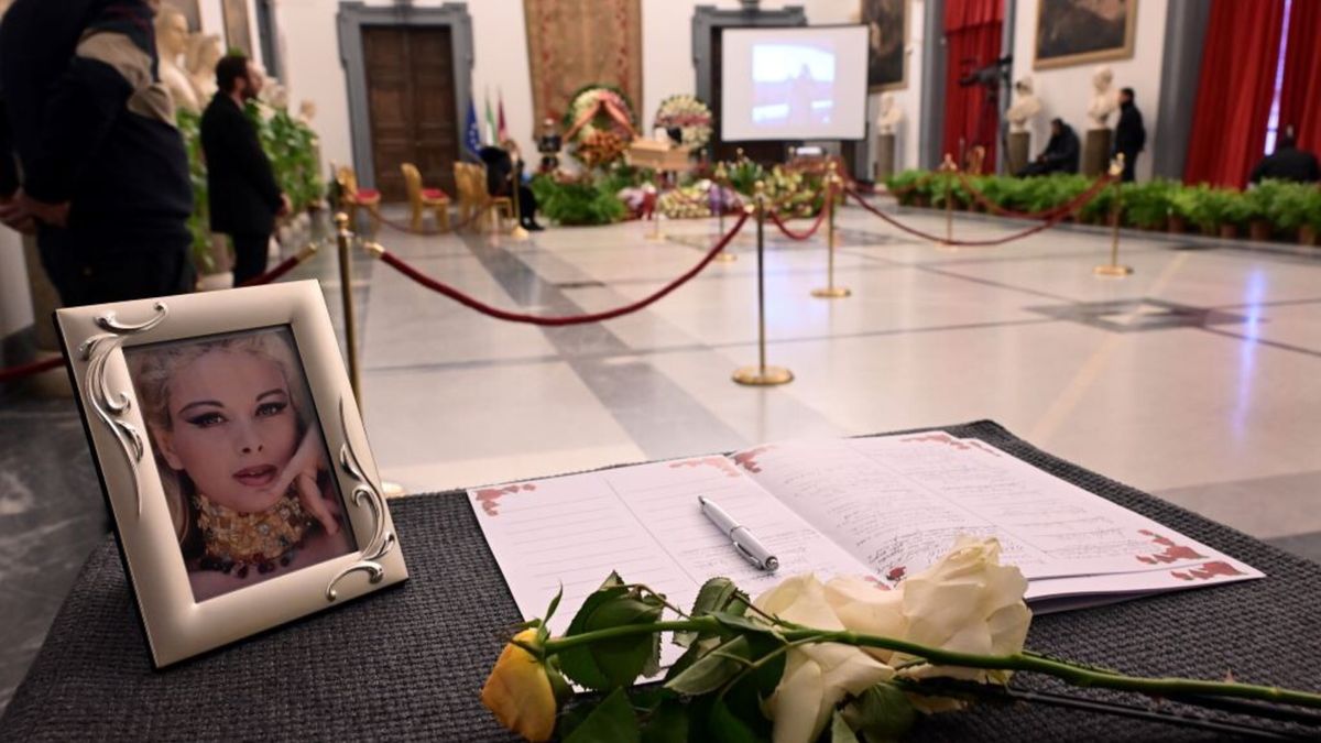 CAMERA ARDENTE SANDRA MILO