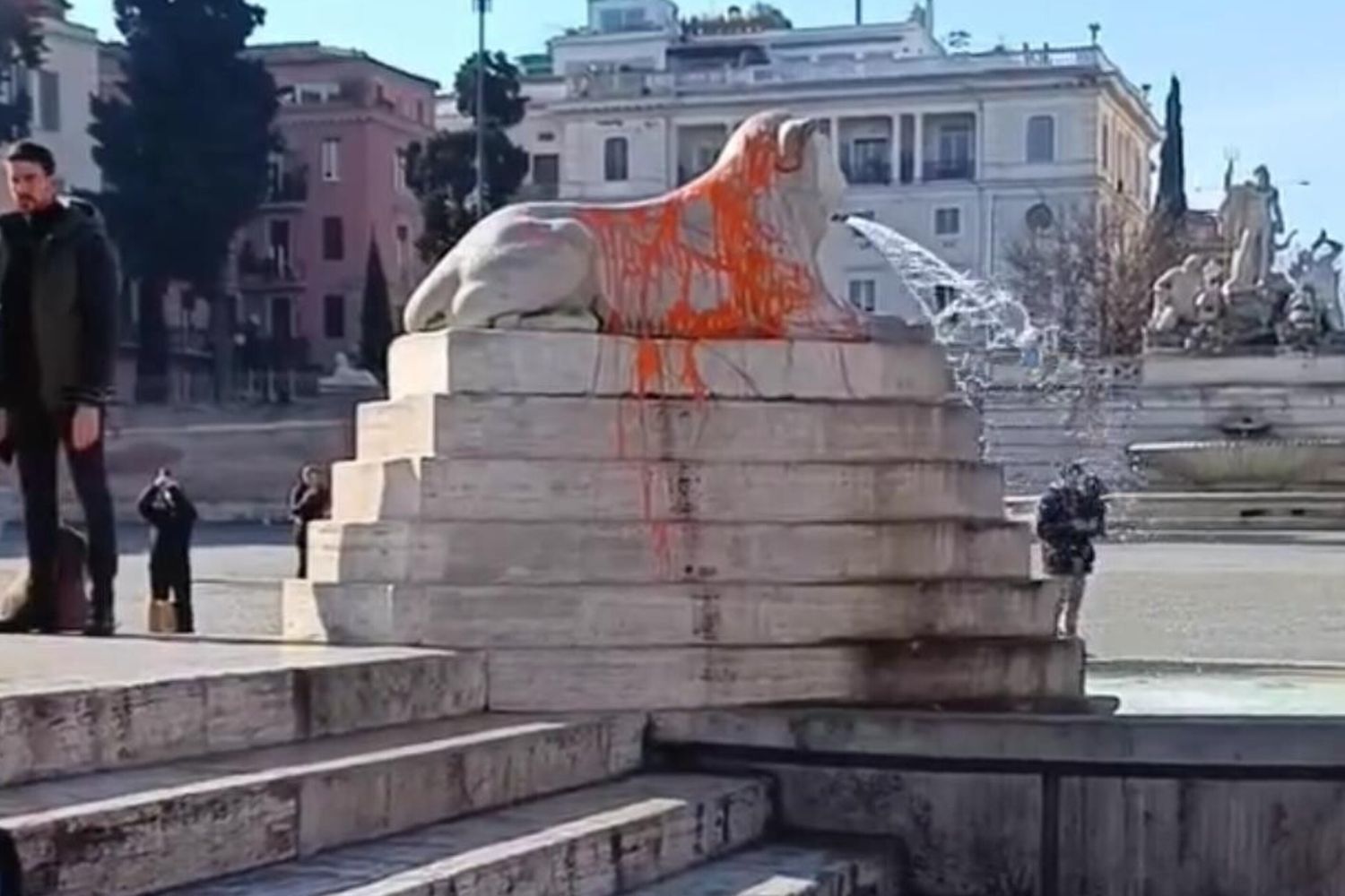 Blitz piazza del Popolo