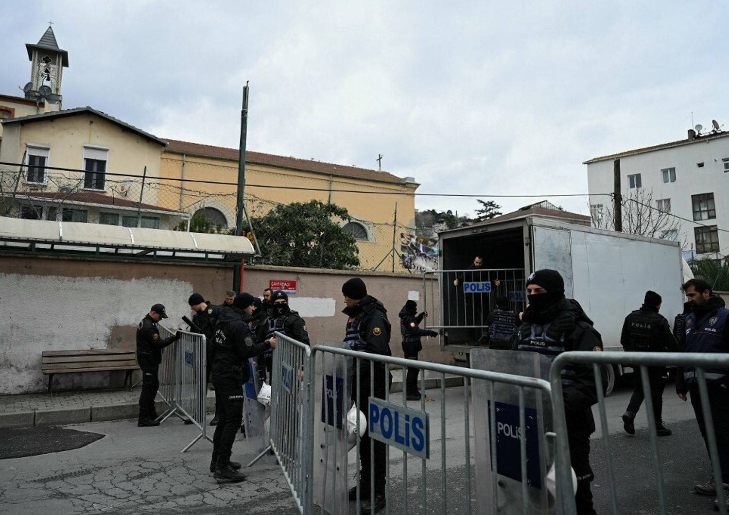 Polizia a presidio della Chiesa italiana, Istanbul, gennaio 2024