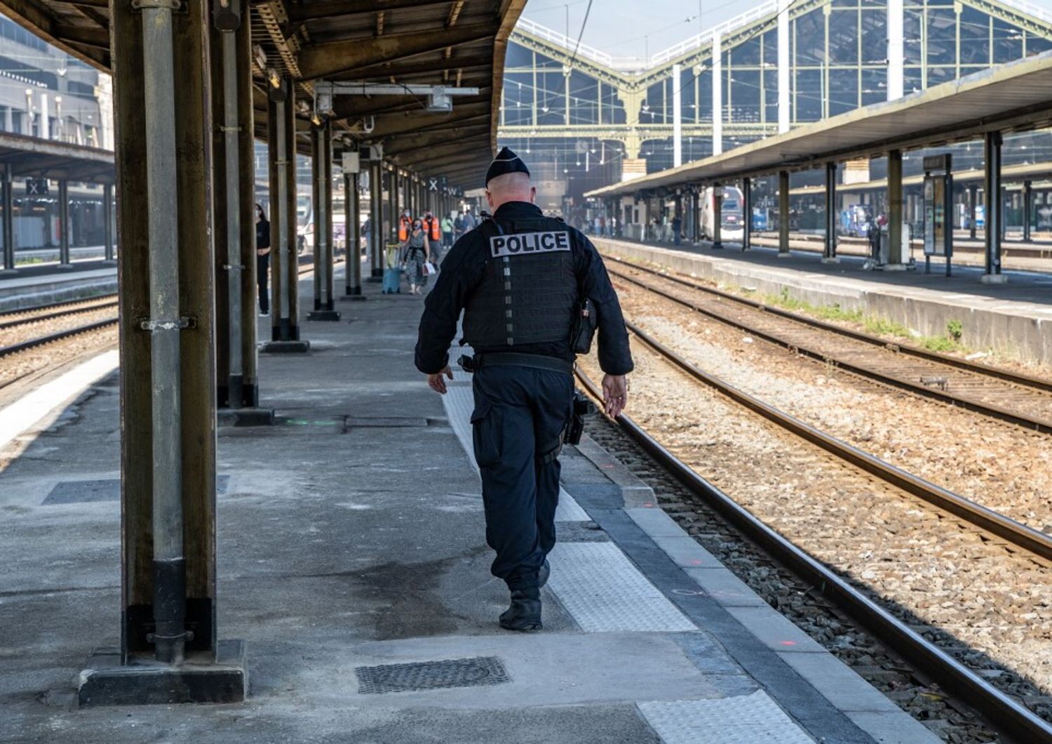 aggressione stazione parigi accoltellate tre persone