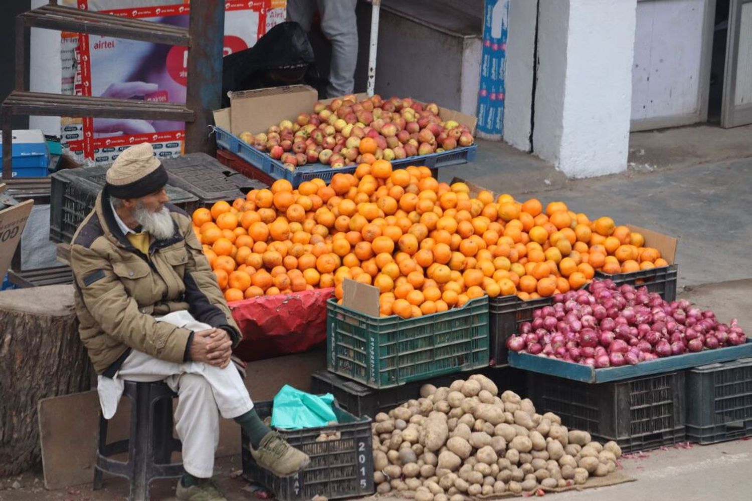 Un venditore di frutta in Pakistan