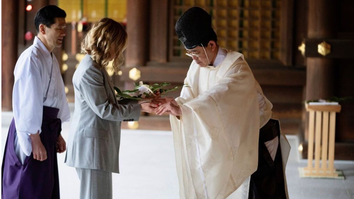 Meloni visita il santuario Meiji