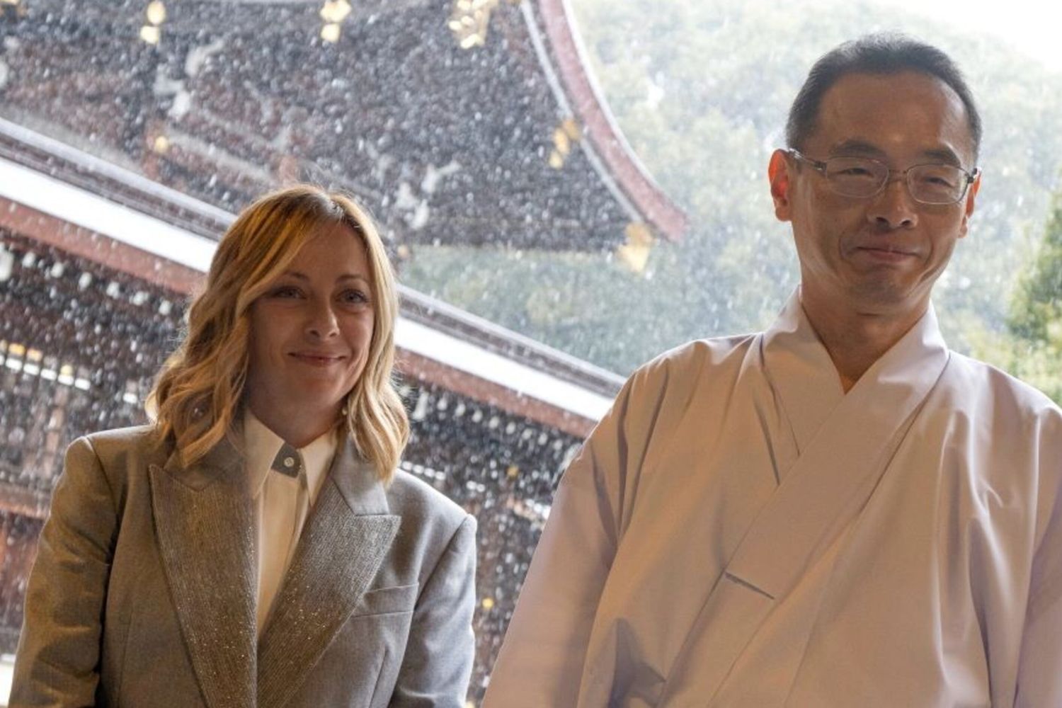 Meloni visita il santuario Meiji