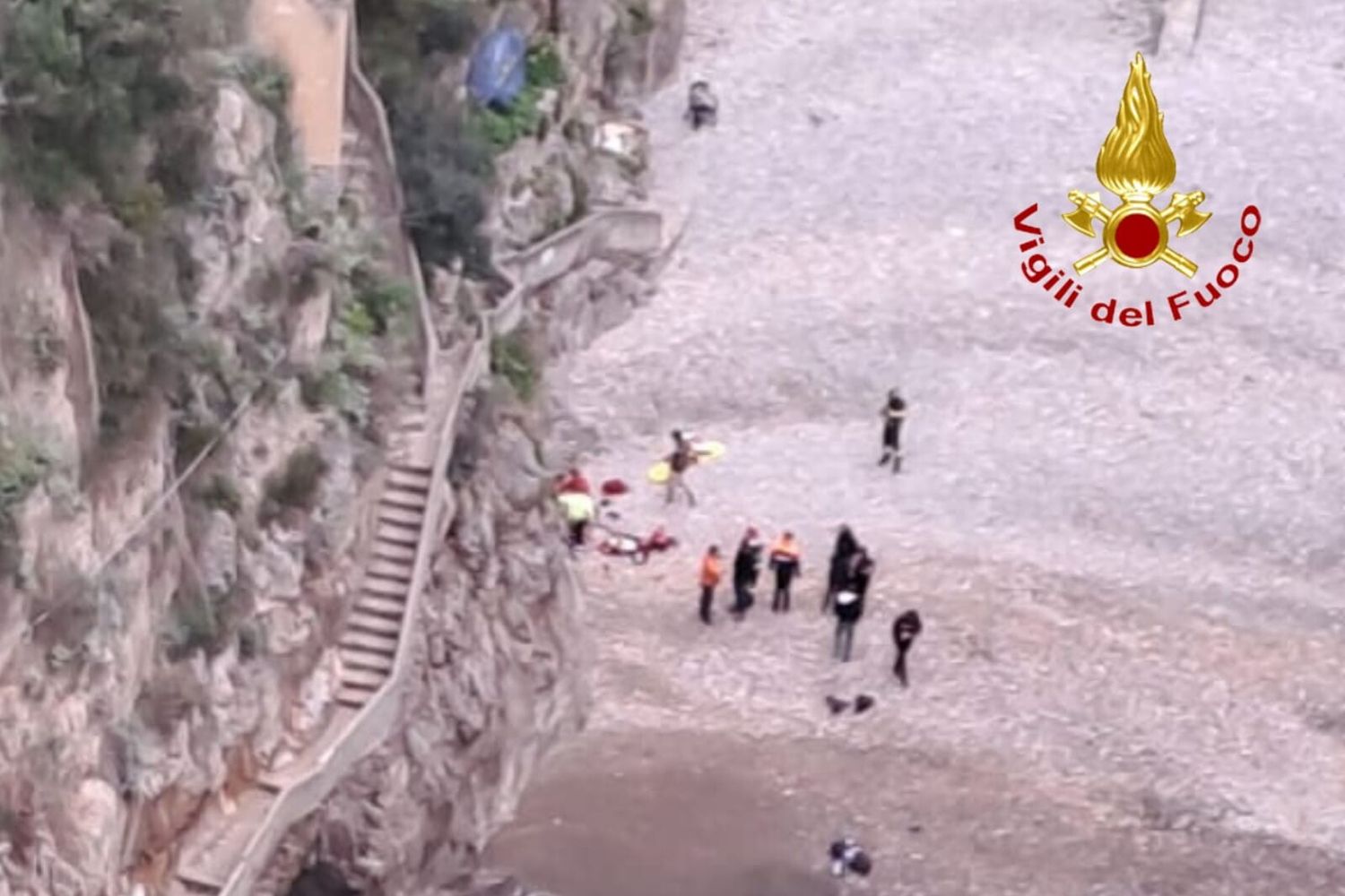 Turista americano si schianta a Furore facendo parapendio