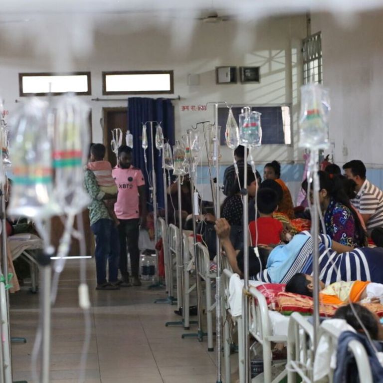 20/07/2023 Persone affette da febbre dengue ricoverate in un ospedale di Dacca (Bangladesh)