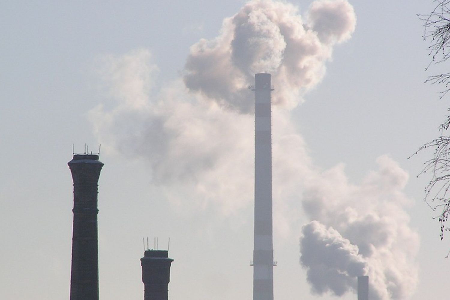 Industrie fumo smog ciminiere inquinamento gas serra