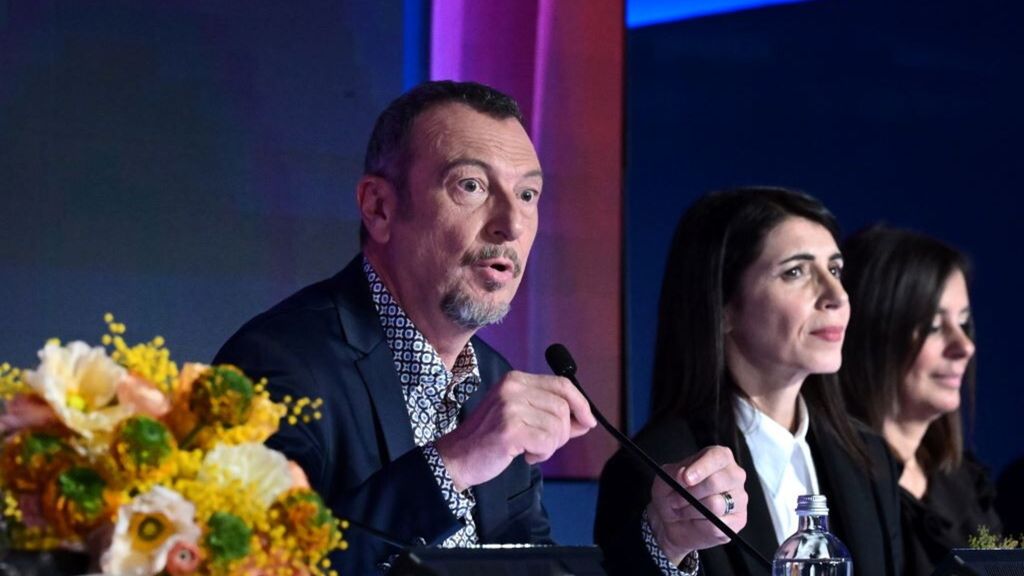 Un momento della conferenza stampa con Amadeus e Giorgia