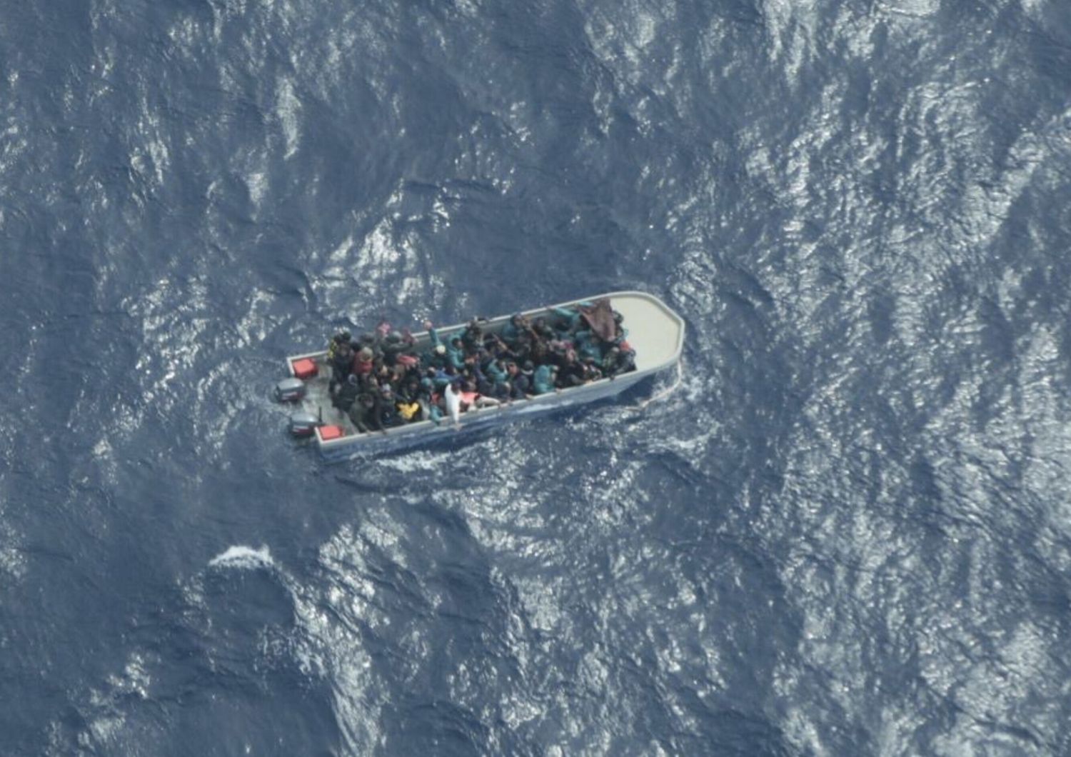 Il barcone con 47 persone a bordo naufragato la largo della Libia