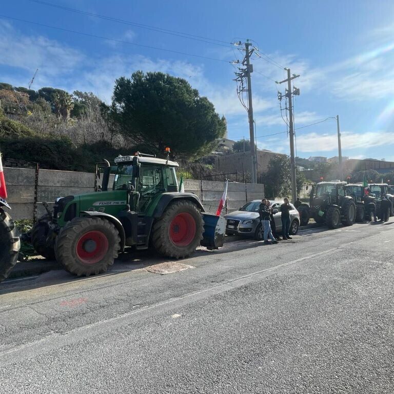 Alcuni trattori alle porte di Sanremo