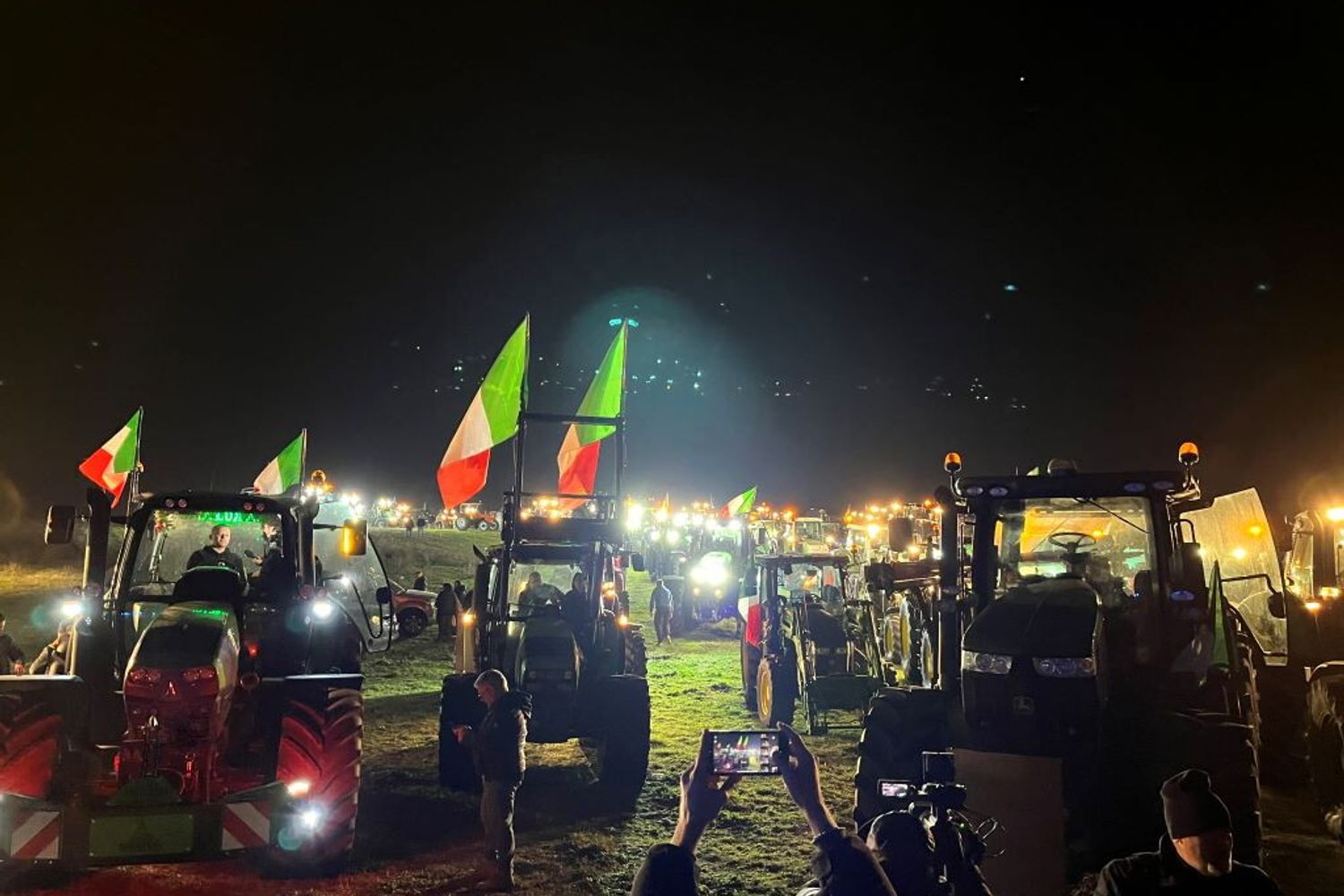 Gli agricoltori lasciano il presidio di via Nomentana per raggiungere il Gra