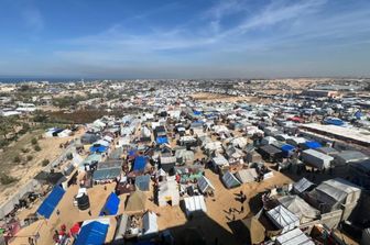 08/02/2024 Deir El-Balah, le tende di un rifugio improvvisato per i palestinesi fuggiti a Rafah, nel sud della Striscia