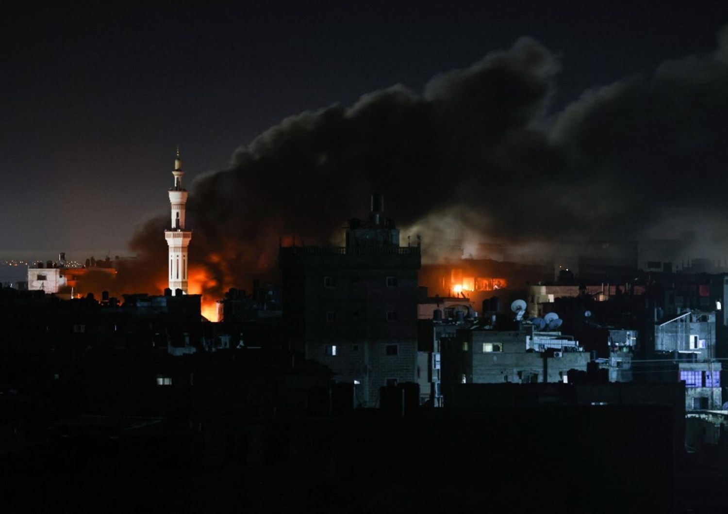 Bombe su Rafah