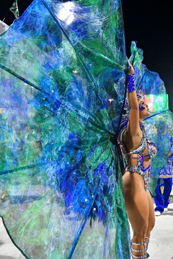 Ballerina a Rio per il Carnevale