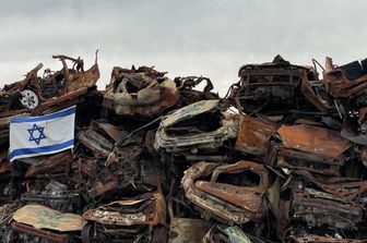 Gli attacchi del 7 ottobre in Israele. Il 'cimitero delle auto'