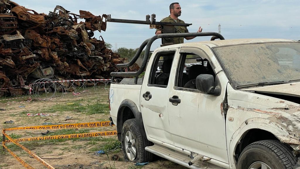 Gli attacchi del 7 ottobre in Israele. Il 'cimitero delle auto'
