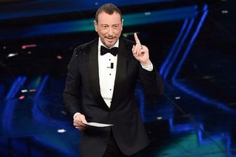 Amadeus sul palco dell'Ariston di Sanremo