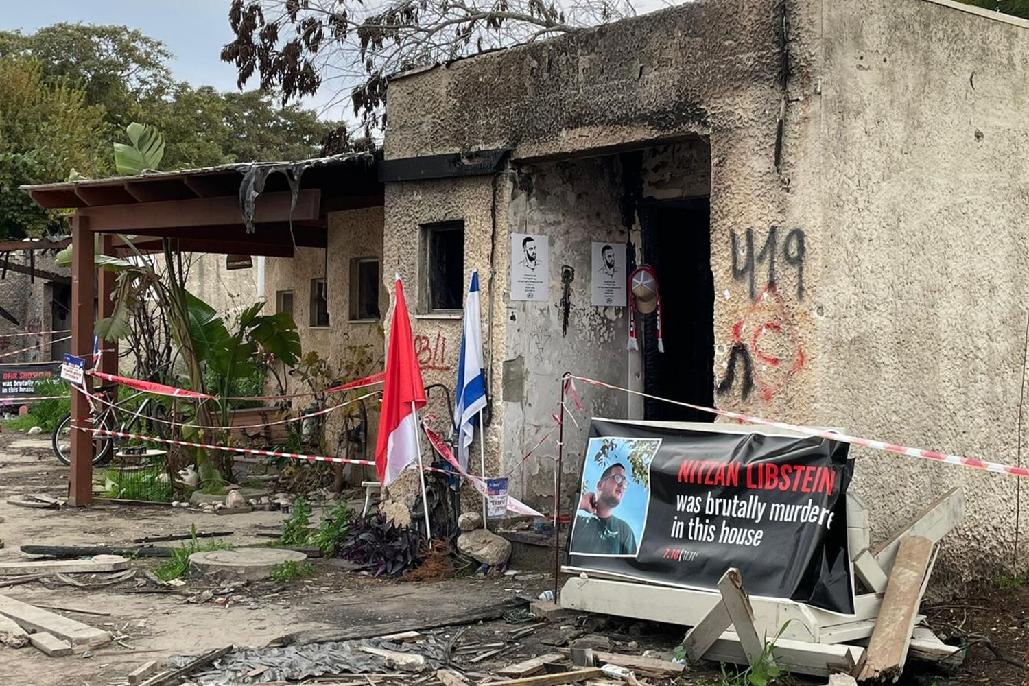 Le devastazioni compiute da Hamas nel kibbutz di Kfar Aza il 7 ottobre scorso